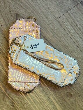🔥 NWT Gold Foil Leopard Print Wristlet Hot Pink, Rose Gold Pink or Cream